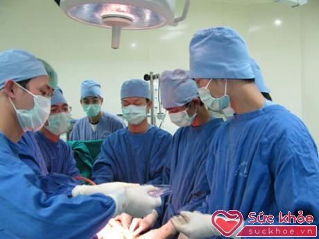  Một ca phẫu thuật thay khớp gối tại BV Đại học Y Hà Nội.