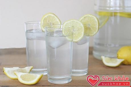 Nhiều người uống nước chanh với mục đích giảm cân nhưng chưa biết được hết tác hại của nó