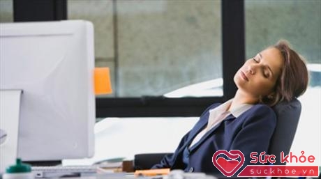 Thiếu ngủ khiến cơ thể mệt mỏi và không tập trung làm việc