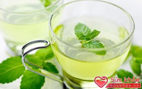 Trà bạc hà là loại trà thảo dược có thể giúp đẩy khí qua ruột và dạ dày