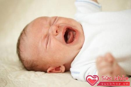Vào ban đêm, nếu bé ngủ không sâu giấc, hay quấy khóc rất có thể bé đang bị thiếu canxi