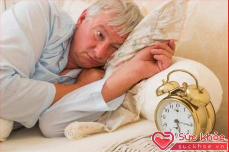 Bước vào tuổi trung niên, các thay đổi của cơ thể sẽ khiến cho giấc ngủ bị rối loạn.