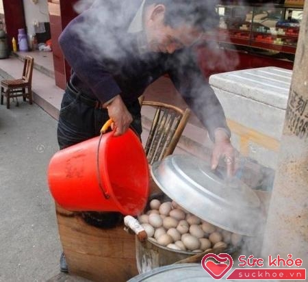 Món trứng hấp nước tiểu bé trai được xem là một “thần dược” quý hiếm ở Trung Quốc.