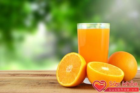 Nước cam chứa nguồn vitamin C dồi dào, đặc biệt là có thể giúp rút ngắn thời gian bị cảm cúm hay cảm lạnh