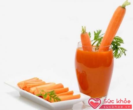 Bạn có thể uống nước sinh tố cà rốt, ăn các món từ cà rốt hoặc đắp mặt nạ cà rốt