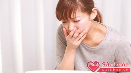 Ợ hơi - ợ chua, nôn và buồn nôn là các triệu chứng thường gặp