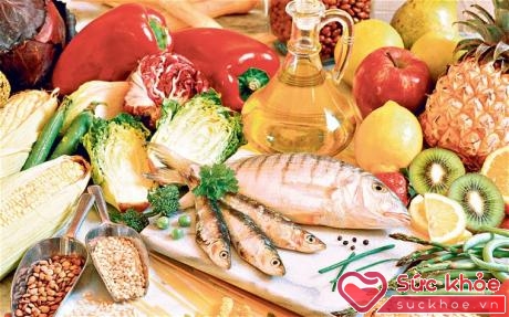 Cá, hoa quả, ngũ cốc nguyên hạt, rau họ cải và một số gia vị có thể giảm nhẹ chứng viêm khớp