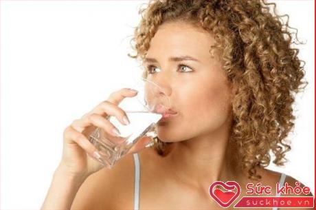Có rất nhiều người nghĩ rằng uống nước muối buổi sáng có lợi cho cơ thể