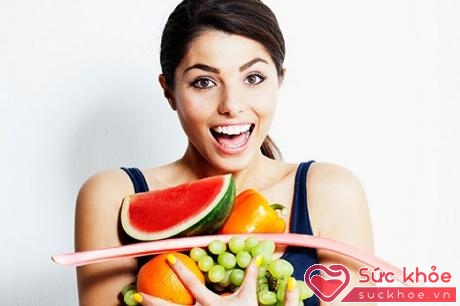 Bạn hãy ăn trái cây khi bụng trống hoặc hai tiếng trước hoặc sau bữa chính