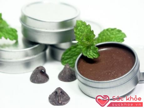 Tác dụng khắc phục đôi môi khô bằng chocolate.