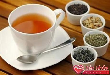 Dùng trà thảo dược đúng cách hỗ trợ điều trị mất ngủ