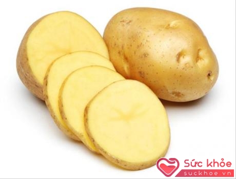 Các loại vitamin B1, B2, C… dồi dào trong khoai tây kháng viêm, giảm sưng tấy, hỗ trợ trị mụn và phục hồi các hư tổn trên da do mụn để lại 