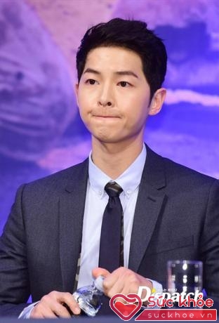 Song Joong Ki trong buổi họp báo ra mắt phim 'Hậu Duệ Mặt Trời'.