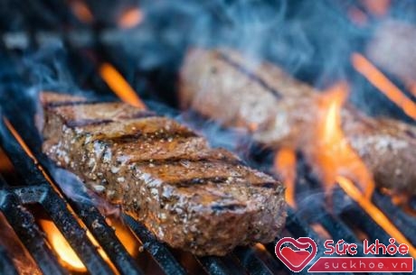 Làm chín thịt bằng cách nướng ở nhiệt độ cao dẫn đến sản sinh những hóa chất có thể làm tăng nguy cơ ung thư