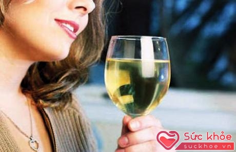 Rượu vang trắng có liên quan trực tiếp tới ung thư da ác tính