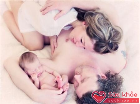 Sau khi sinh, bạn nên kiêng quan hệ tình dục cho đến khi bình phục để tránh ảnh nghiêm trọng đến sức khỏe