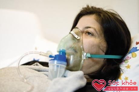 Bệnh nhân viêm phổi có thể gặp nhiều biến chứng nguy hiểm nếu không được điều trị kịp thời