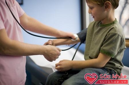 Cần theo dõi huyết áp thường xuyên để điều chỉnh thuốc điều trị