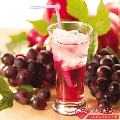 Nước ép trái cây hay nho khô có tác dụng ngăn ngừa hạ đường huyết