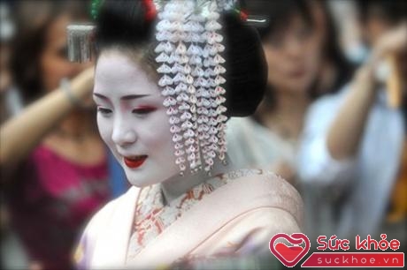 Bí kíp chăm sóc da cho bạn hay trang điểm từ những nàng geisha