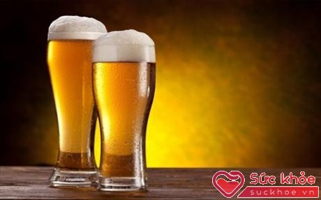 Quan niệm uống bia hoặc rượu vang thay cho rượu vì nghĩ nồng độ cồn thấp ít ảnh hưởng đến sức khoẻ hơn là một sai lầm