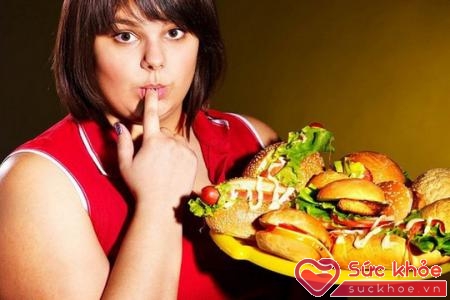 Ăn nhiều đồ béo là xúc tác khiến gan nhiễm mỡ.