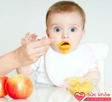 Trứng gà rất tốt cho trẻ nhỏ nhưng phải cho trẻ ăn tùy theo tháng tuổi (Ảnh minh họa: Internet)