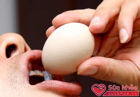 Trong trứng có hormon nội tiết giới tính nên người ta tưởng là tăng cường chức năng sinh dục.