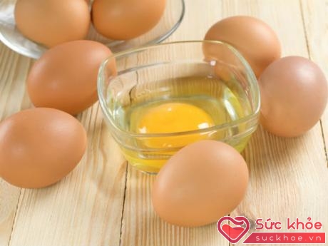 Ăn sống là một sai lầm cần tránh khi ăn trứng vì có nhiều vi khuẩn có hại