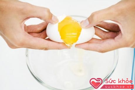 Lòng đỏ và lòng trắng trứng đều có tác dụng chăm sóc da tốt.
