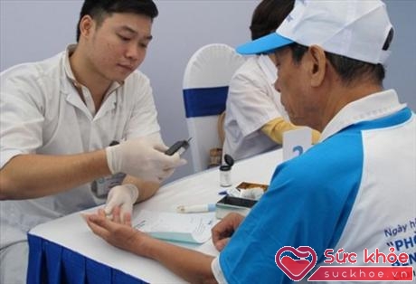 Người dân nên có thói quen kiểm tra đường máu định kỳ để phát hiện sớm bệnh