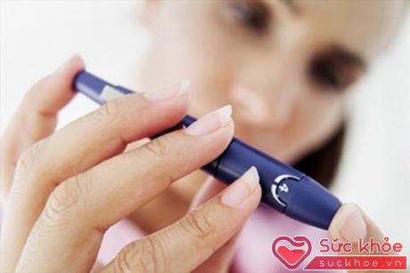 Thường xuyên kiểm tra lượng đường trong máu là việc làm cần thiết để kiểm soát bệnh tiểu đường