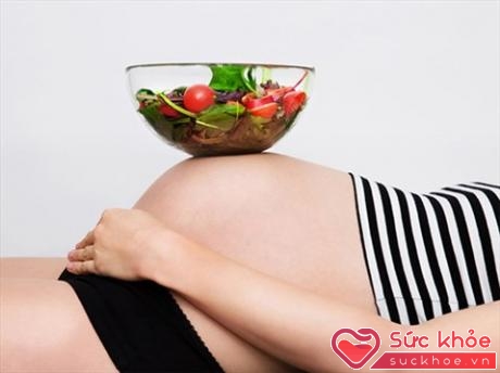Hấp thụ thức ăn có hàm lượng dinh dưỡng cao như hạt vừng, quả hạch, cây bông cải xanh và sữa sẽ giúp tăng cường canxi cho bà bầu