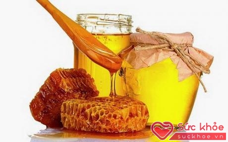 Mật ong có giá trị dinh dưỡng cao và hương vị thơm ngon, hay được dùng trong chế biến món ăn và cũng là vị thuốc bổ trung nhuận phế, thông tiện giải độc.