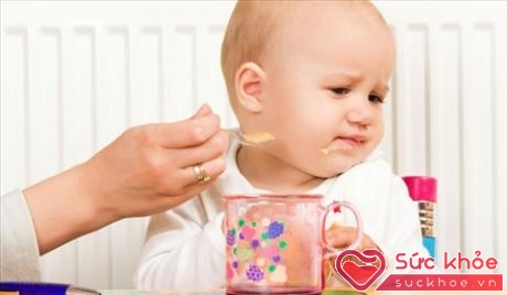 Nếu tập ăn không đúng bé sẽ tích lũy dần những thói quen xấu và kéo dài tình trạng biếng ăn khi lớn hơn.