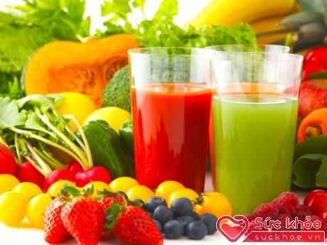 Người bị sỏi mật nên ăn nhiều rau xanh và hoa quả, uống nước hoa quả