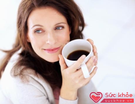 Cà phê có thể làm tăng nguy cơ chóng mặt ở phụ nữ trung niên (Ảnh minh họa)
