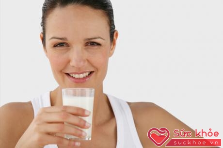 Uống sữa ít béo có thể giúp ngăn ngừa chóng mặt hiệu quả ( Ảnh minh họa)