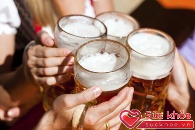 Bị viêm tụy, hãy tránh xa rượu bia Bị viêm tụy, hãy tránh xa rượu bia