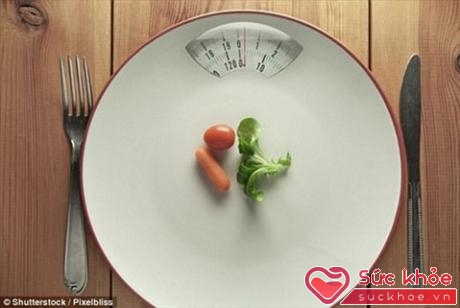 Những người tham gia nghiên cứu được chỉ định ăn một chế độ ăn uống rất ít calorie mỗi ngày trong 8 tuần.