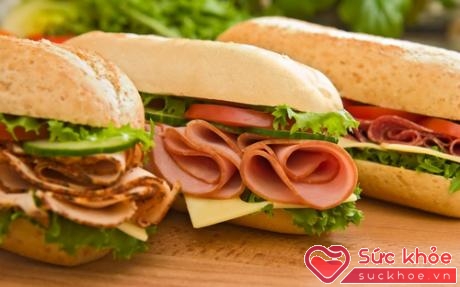 Nghiện bánh burger và sandwich có nguy cơ cao nhiễm phtalate.