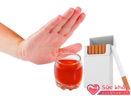 Không hút thuốc lá, hạn chế rượu bia giúp phòng bệnh ung thư vòm họng.