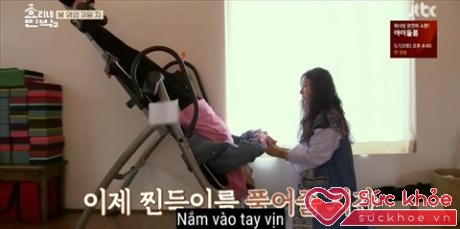 Yoona cũng đã từng được Lee Hyori cho thử ghế đảo ngược.