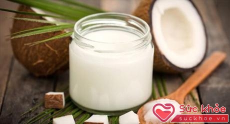 Báo cáo trích dẫn 7 nghiên cứu lâm sàng, trong đó dầu dừa làm tăng cholesterol xấu tương đương bơ thực vật, chất béo từ thịt bò và dầu cọ