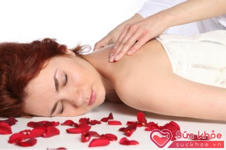 Tinh dầu dừa được sử dụng rộng rãi trong mát xa và spa