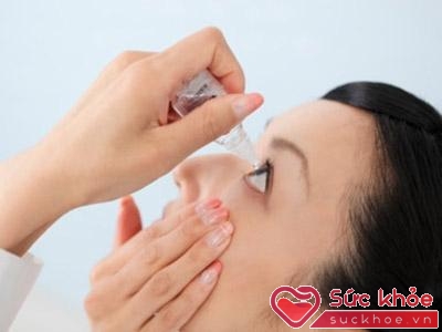 Không tự ý sử dụng thuốc nhỏ mắt khi bị viêm kết mạc dị ứng