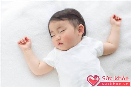 Tư thế ngủ thoải mái và an toàn sẽ giúp bé ngủ ngon và khỏe mạnh hơn.