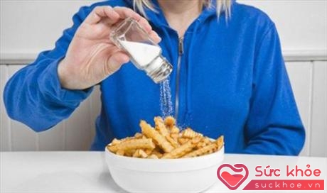 Người bị bệnh tim nên ăn càng ít muối càng tốt (Ảnh minh họa: Internet)