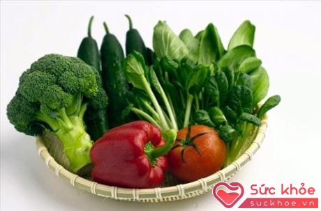 Các loại rau xanh, cà chua, ớt đỏ giúp cung cấp một số chất điện giải cần thiết trong cơ thể.