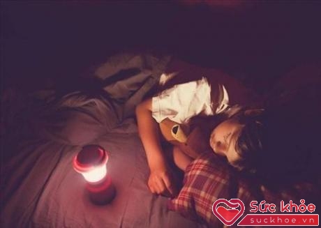 Đèn ngủ làm giảm hóc môn sinh trưởng của bé.